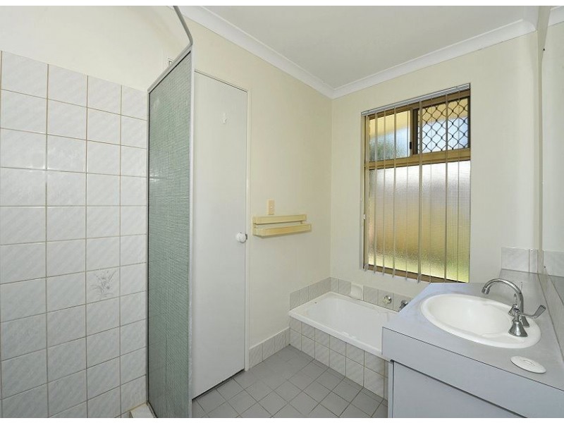 2/5 Honeysuckle Ramble, Halls Head WA 6210