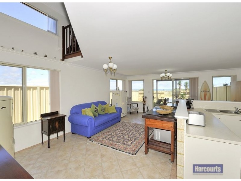 2/19 Calypso Road, Halls Head WA 6210