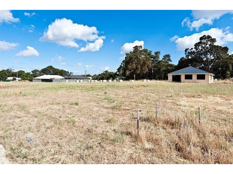 8a Wood Ave, Waroona WA 6215