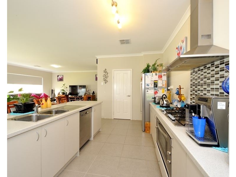 17 Tranquility Way, Halls Head WA 6210