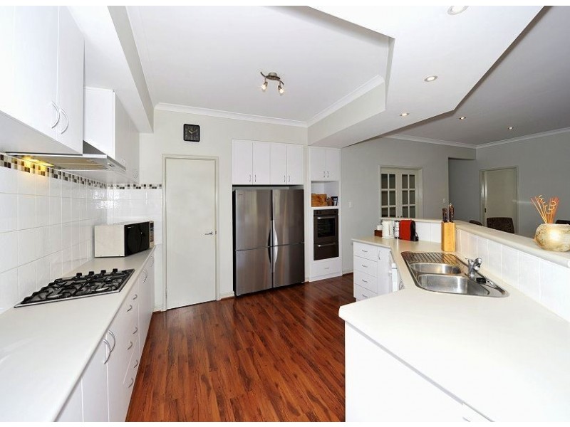 9 Hokitika Drive, Dudley Park WA 6210