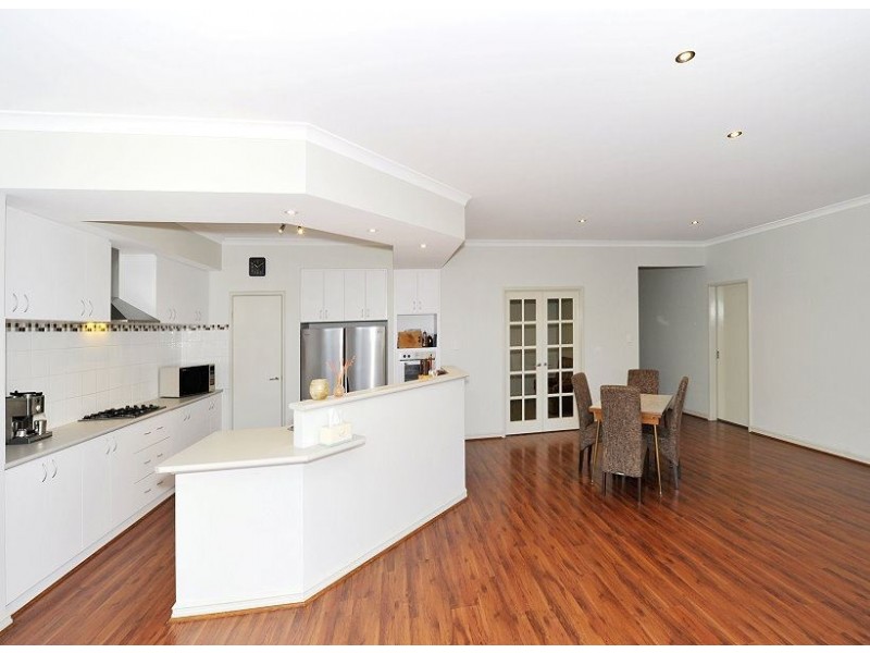 9 Hokitika Drive, Dudley Park WA 6210