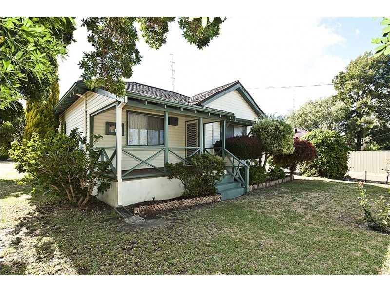 12 Sutton Street, Waroona WA 6215