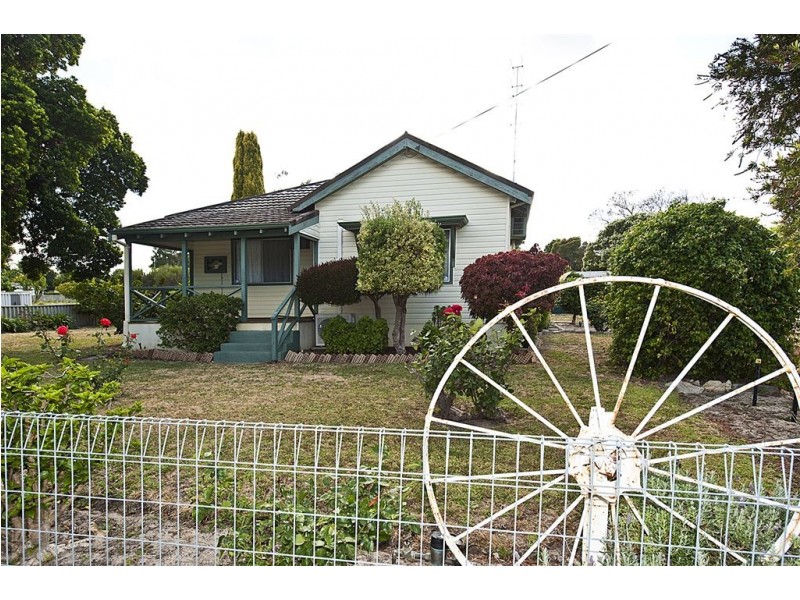 12 Sutton Street, Waroona WA 6215