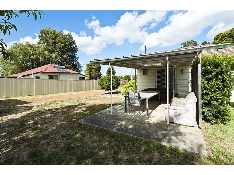 12 Sutton Street, Waroona WA 6215