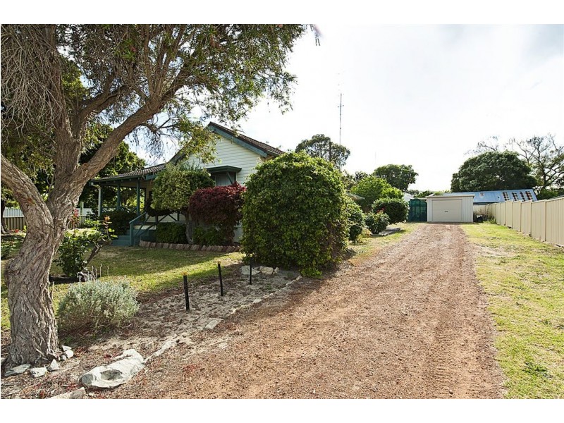 12 Sutton Street, Waroona WA 6215