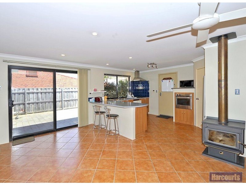 4 Waxflower Vista, Halls Head WA 6210