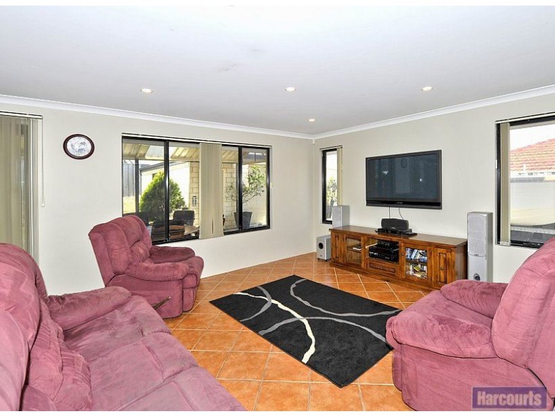 4 Waxflower Vista, Halls Head WA 6210