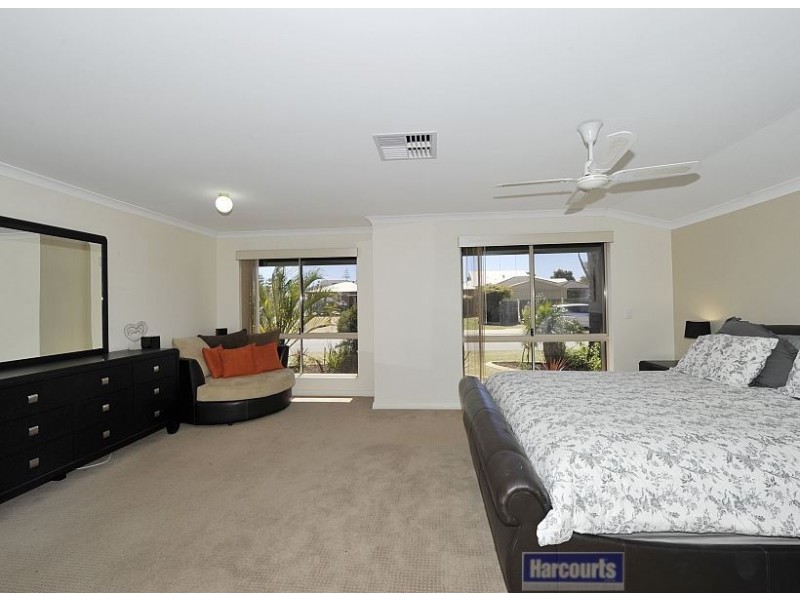 72 Floribunda Avenue, Halls Head WA 6210