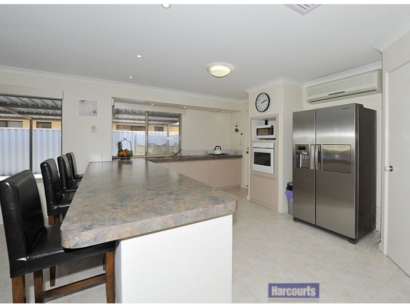 72 Floribunda Avenue, Halls Head WA 6210