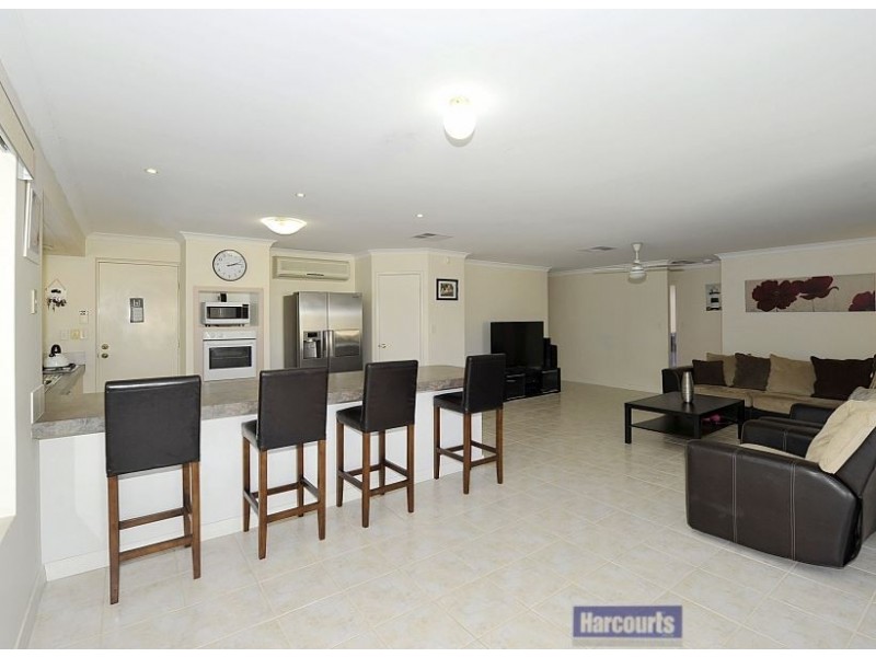 72 Floribunda Avenue, Halls Head WA 6210