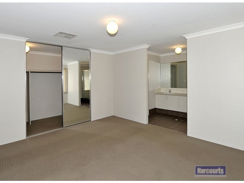 18 Scottsdale Turn, Meadow Springs WA 6210