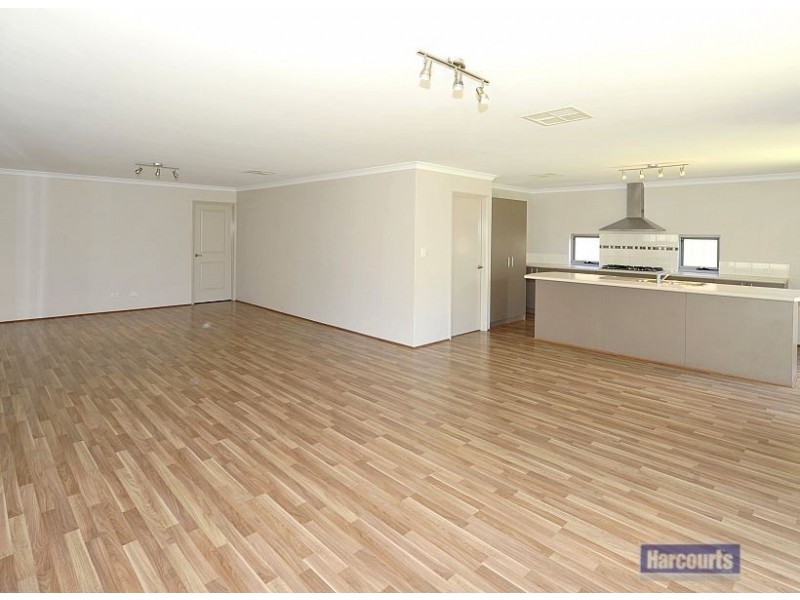 18 Scottsdale Turn, Meadow Springs WA 6210