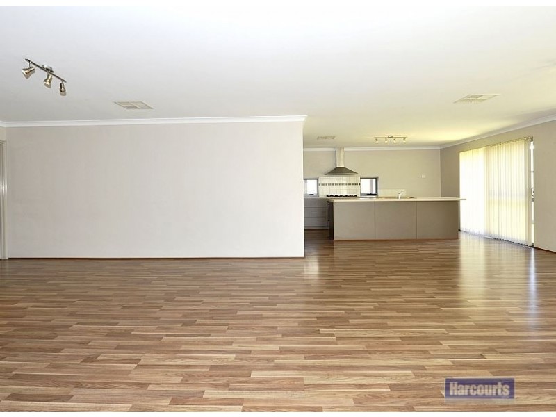 18 Scottsdale Turn, Meadow Springs WA 6210