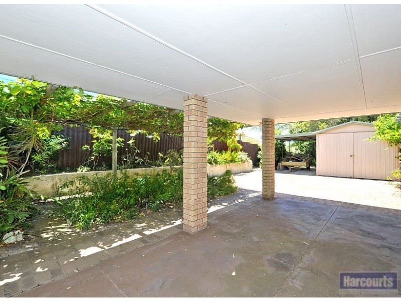 14 Honeysuckle Ramble, Halls Head WA 6210