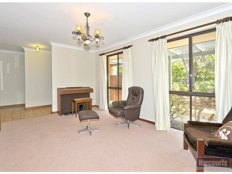 14 Honeysuckle Ramble, Halls Head WA 6210