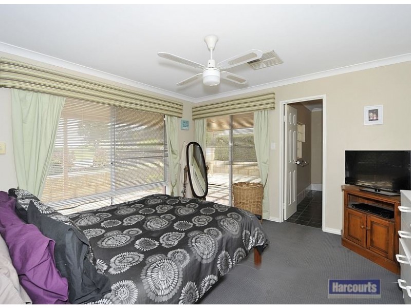 71 Admiralty Crescent, Halls Head WA 6210