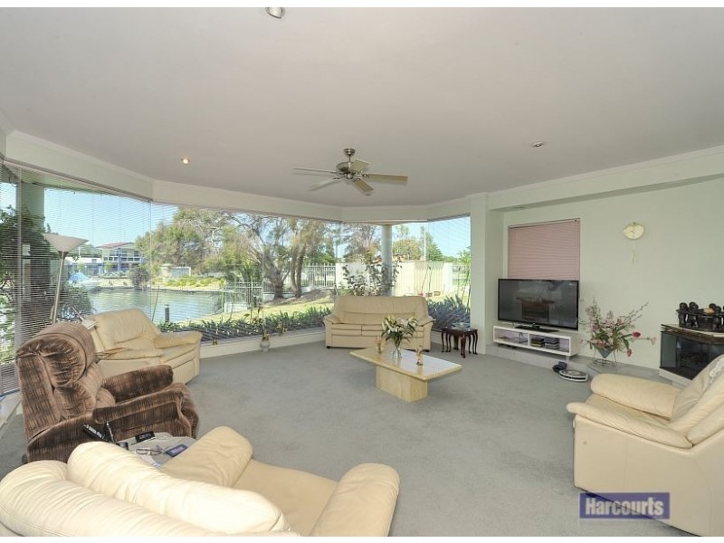 2 Warren Place, Dudley Park WA 6210