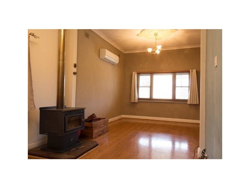 8 McDowell Street, Yarloop WA 6218