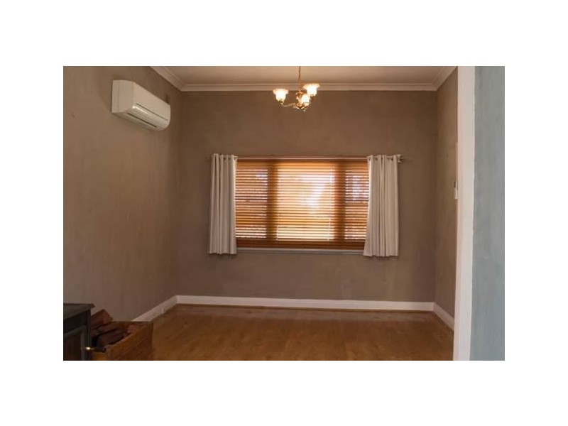 8 McDowell Street, Yarloop WA 6218