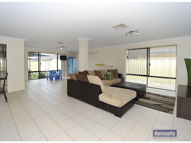 17 Mawson Grange, Lakelands WA 6180