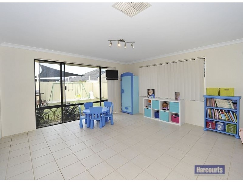 17 Mawson Grange, Lakelands WA 6180