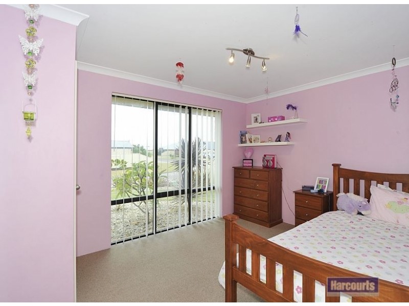 17 Mawson Grange, Lakelands WA 6180