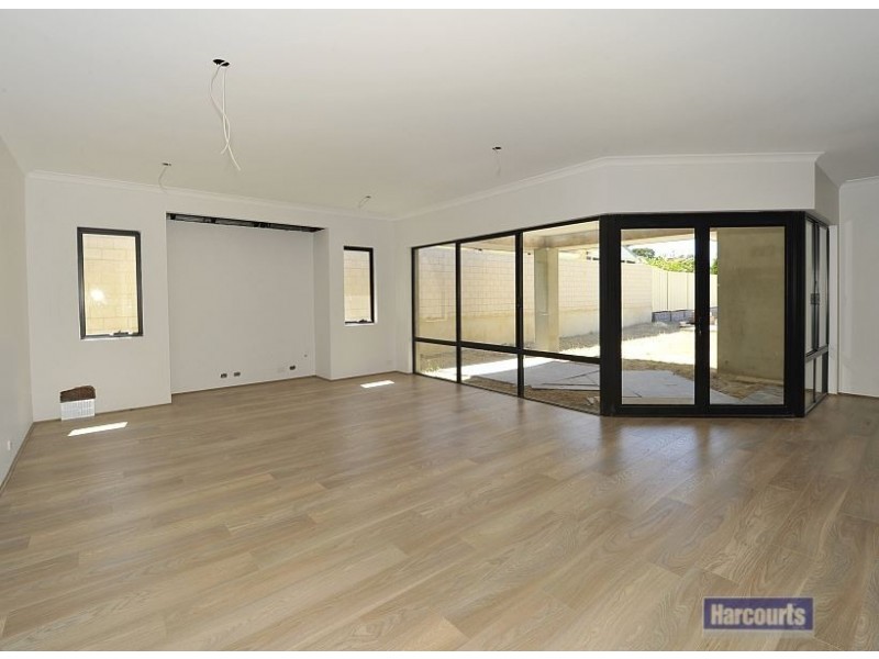 3B Oleander Place, Halls Head WA 6210