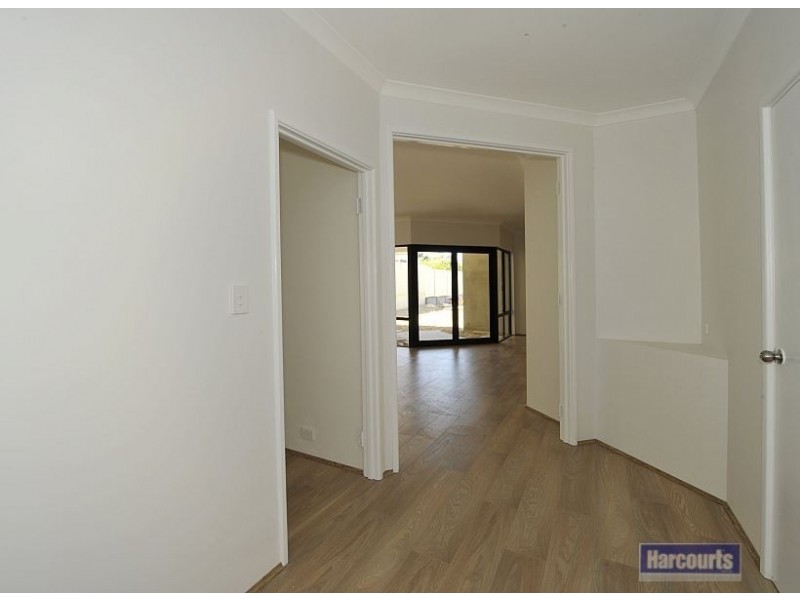 3B Oleander Place, Halls Head WA 6210