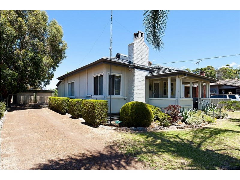 9 De Hamel Street, Waroona WA 6215