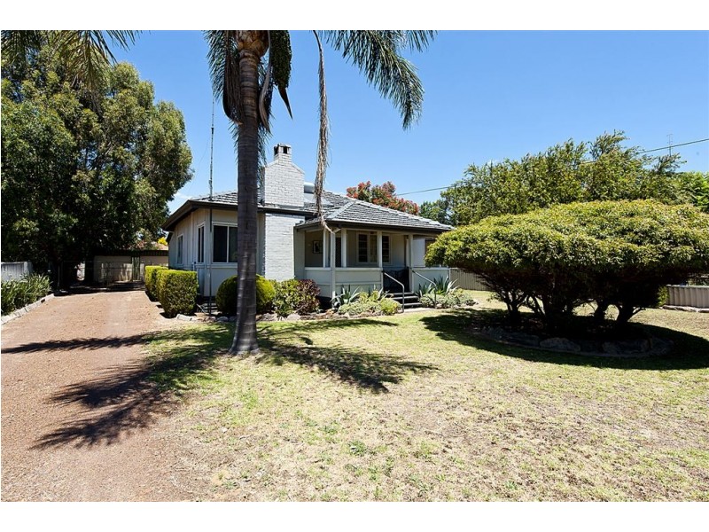 9 De Hamel Street, Waroona WA 6215