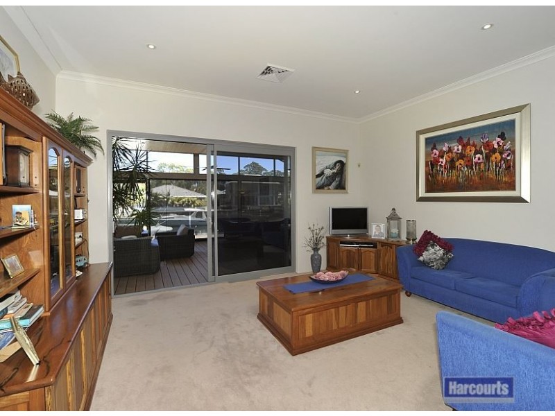 9 Quayside Close, Halls Head WA 6210