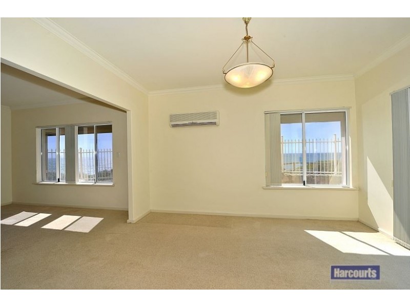 2/21 Caravel Way, Halls Head WA 6210