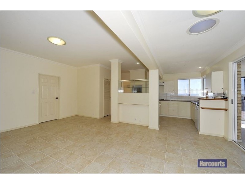 2/21 Caravel Way, Halls Head WA 6210