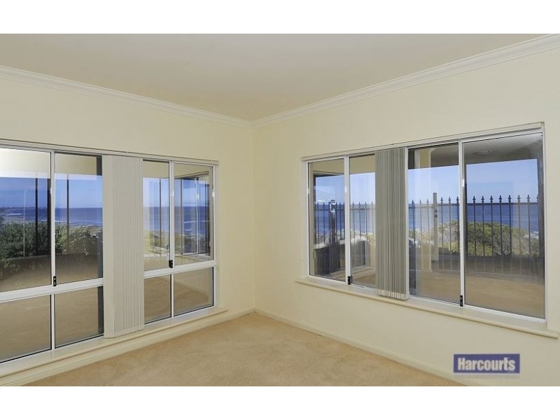 2/21 Caravel Way, Halls Head WA 6210