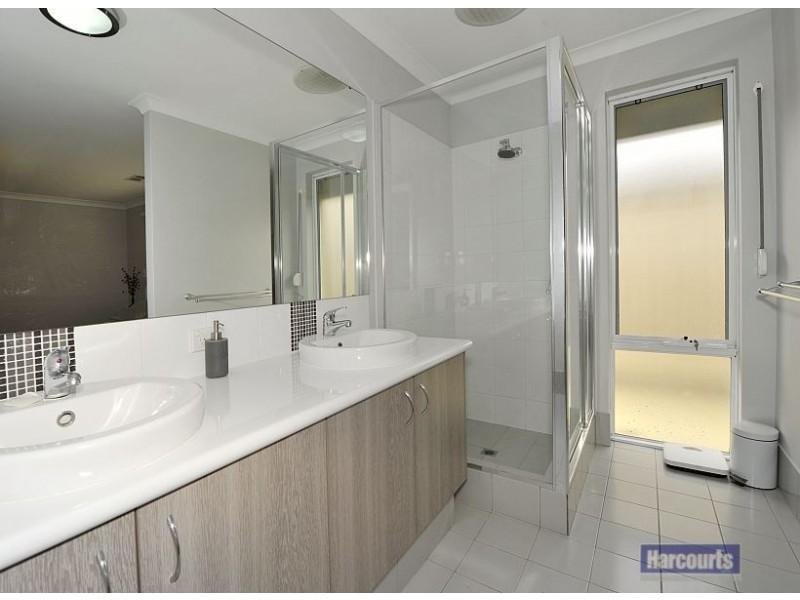 3 Jileroo Brace, Lakelands WA 6180