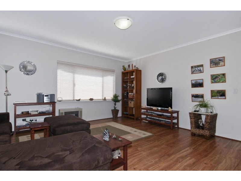 25 Banksiadale Gate, Lakelands WA 6180