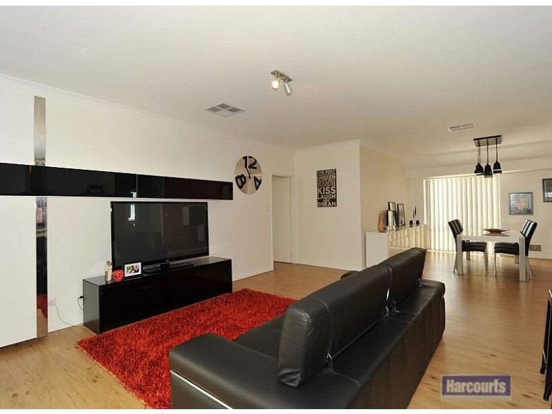 5 St Pierre Loop, Meadow Springs WA 6210