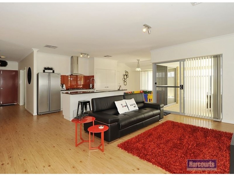 5 St Pierre Loop, Meadow Springs WA 6210