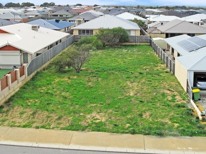 10 Beaufortia Turn, Halls Head WA 6210