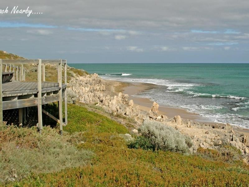 10 Beaufortia Turn, Halls Head WA 6210