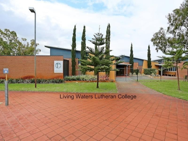 10 Beaufortia Turn, Halls Head WA 6210