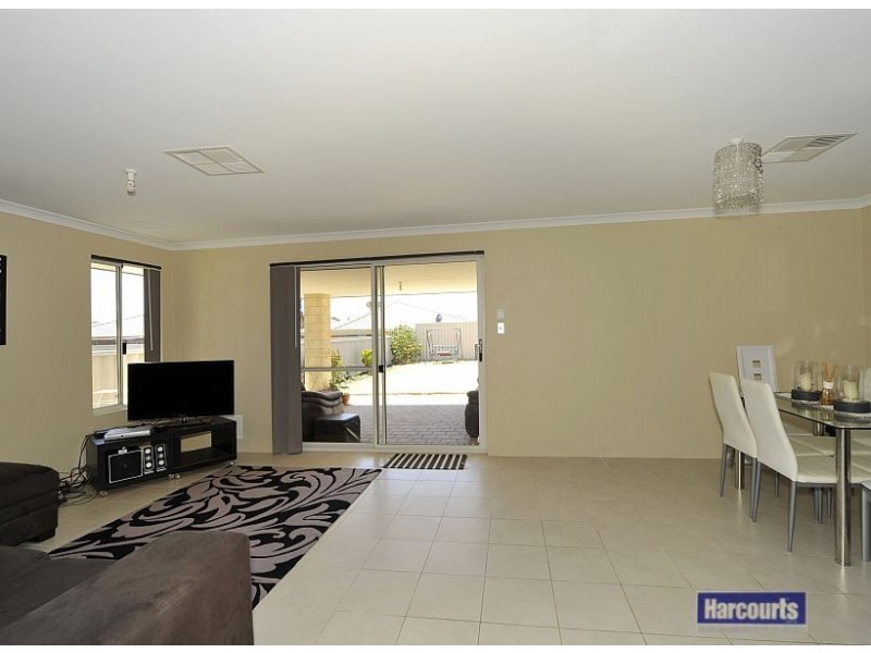 8 Regina Gardens, Greenfields WA 6210