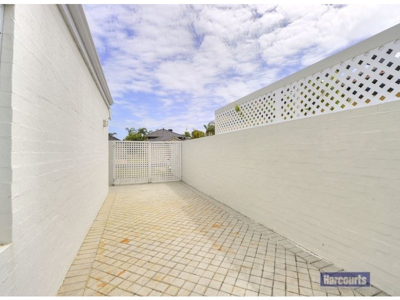 2 Warren Place, Dudley Park WA 6210