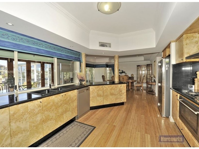 22 Picaroon Place, Halls Head WA 6210