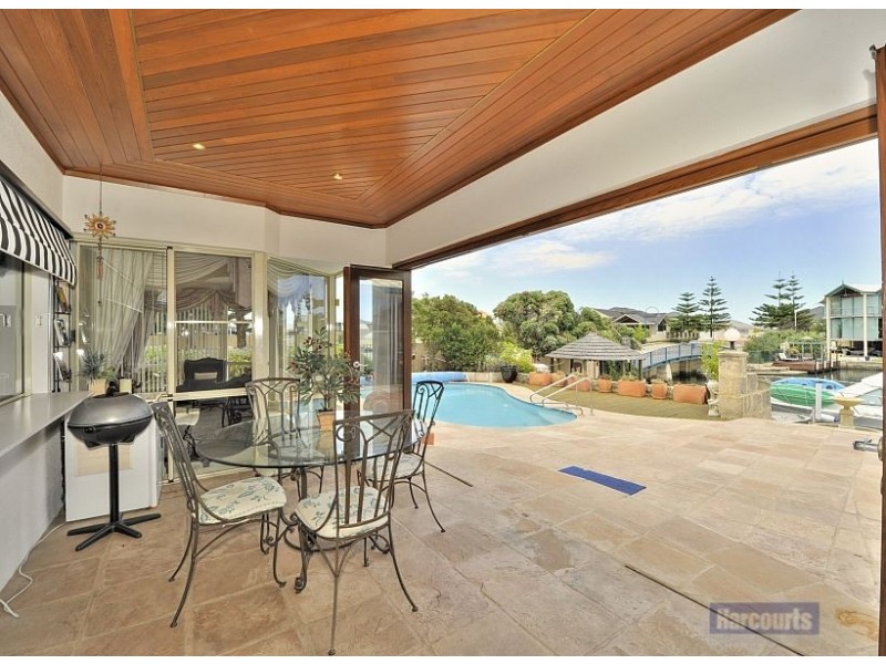 22 Picaroon Place, Halls Head WA 6210