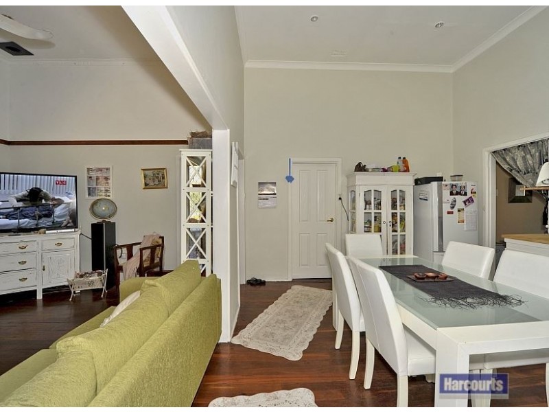 4 Bolton Street, Dudley Park WA 6210