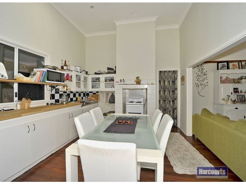 4 Bolton Street, Dudley Park WA 6210