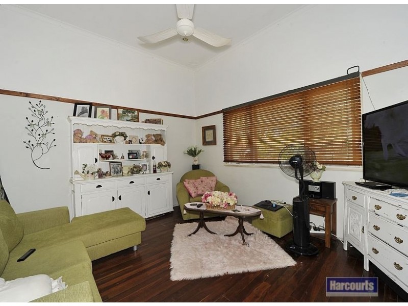 4 Bolton Street, Dudley Park WA 6210