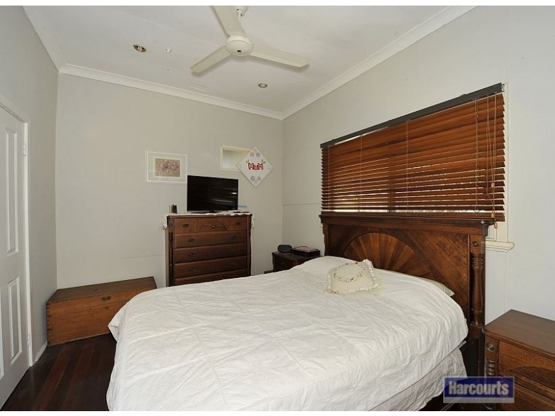 4 Bolton Street, Dudley Park WA 6210